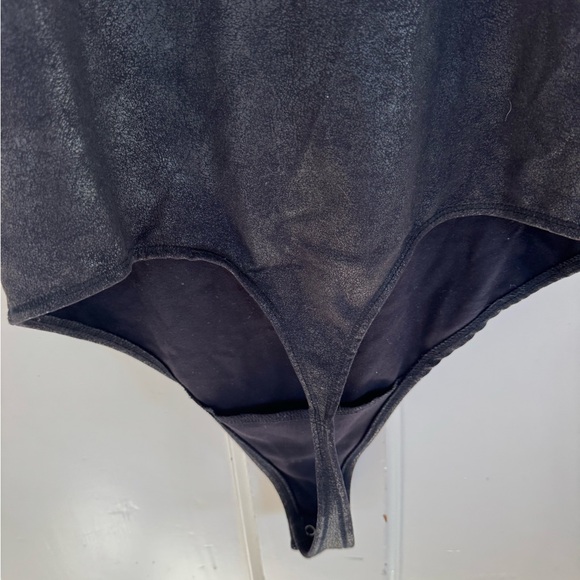 Abercrombie & Fitch black faux leather style bodysuit size large - Picture 4 of 7